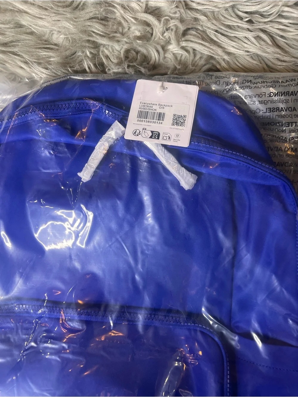 NWT Lululemon everywhere backpack metal hardware - Picture 3 of 6